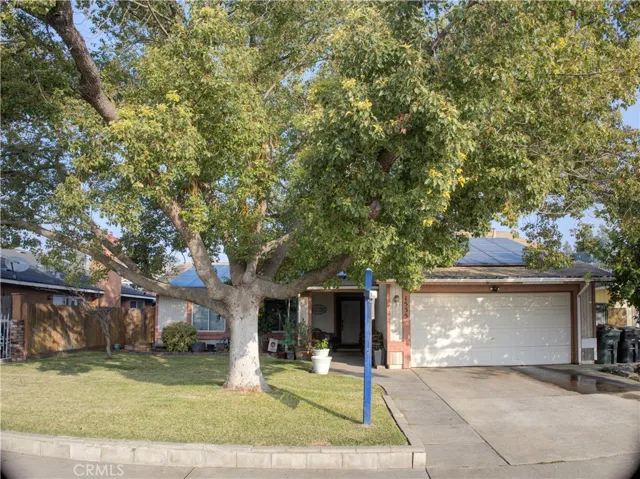 Front view of home.