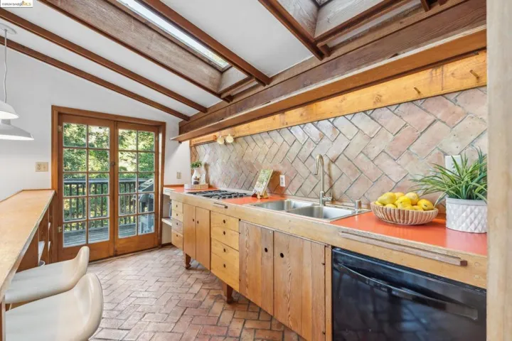 6555 Longwalk Drive, Oakland, California 94611