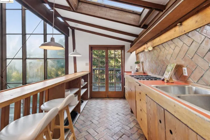 6555 Longwalk Drive, Oakland, California 94611