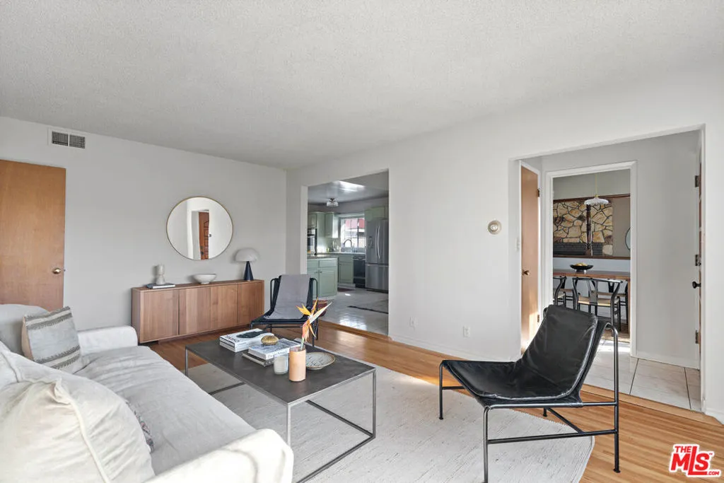 4242 Grand View Boulevard, Los Angeles, California 90066 home-pic-24