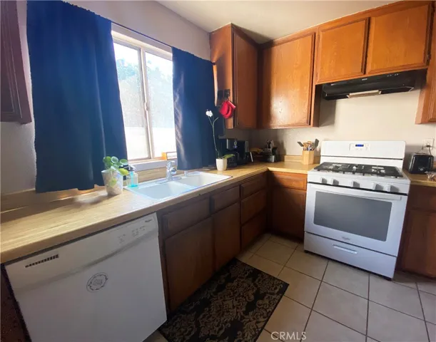 15505 Sandhurst Street, Fontana, California 92336