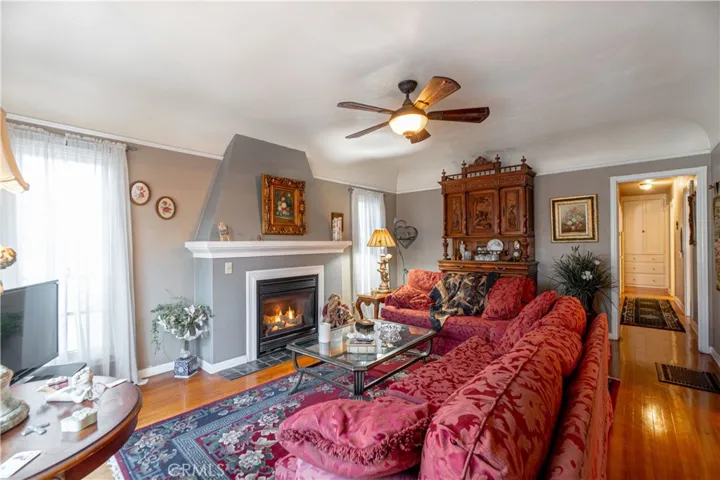 155 Glendora Avenue, Long Beach, California 90803