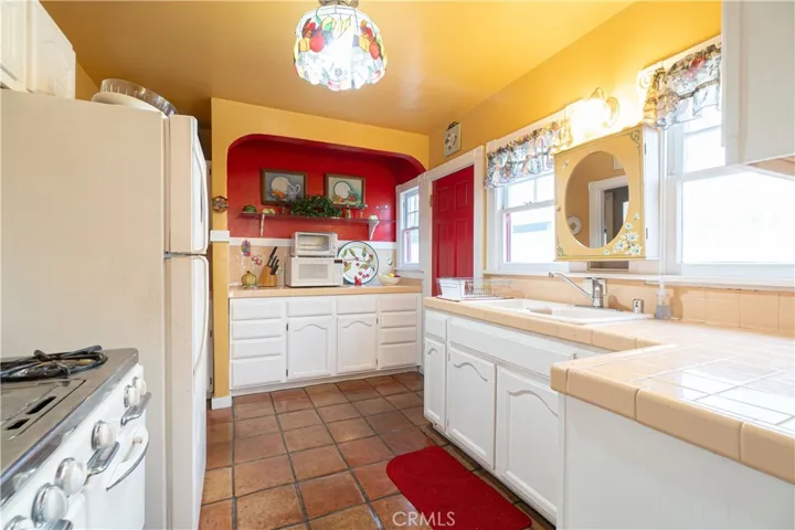 155 Glendora Avenue, Long Beach, California 90803