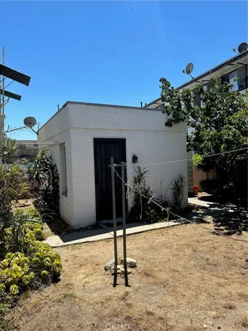 stand alone studio (gutted on the inside needs to be rebuilt)