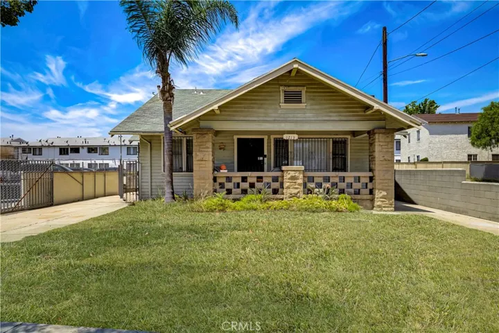 front house 3 beds/1.5 baths