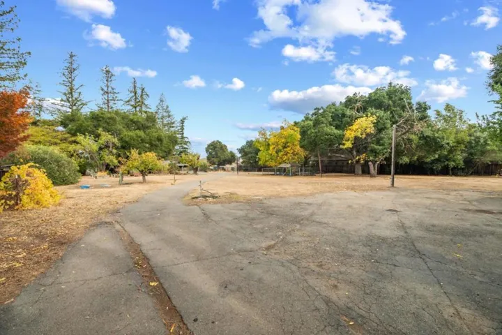 17105 Pine Avenue, Los Gatos, California 95032