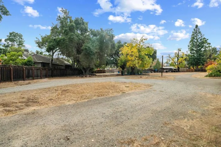 17105 Pine Avenue, Los Gatos, California 95032