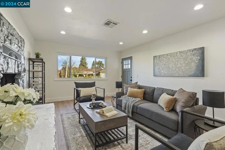 710 Hewett Street, Santa Rosa, California 95401