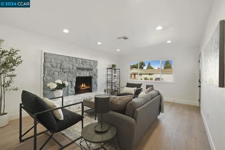 710 Hewett Street, Santa Rosa, California 95401