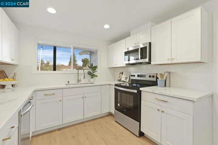 710 Hewett Street, Santa Rosa, California 95401