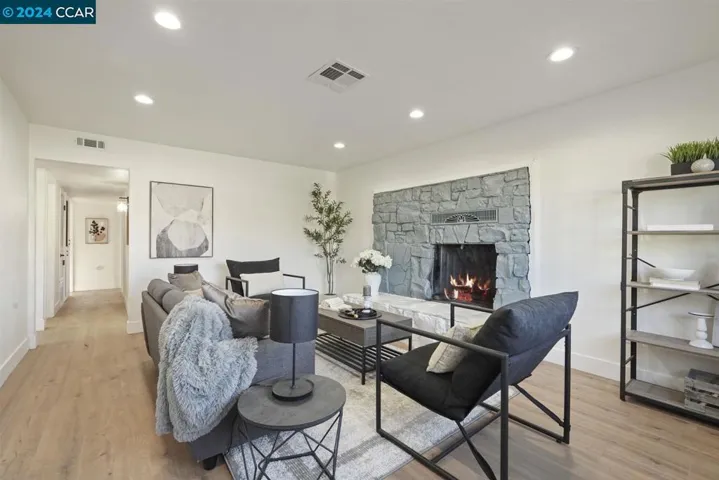 710 Hewett Street, Santa Rosa, California 95401