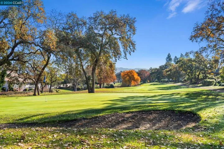 369 Twin Lakes Dr, Santa Rosa, California 95409-6444