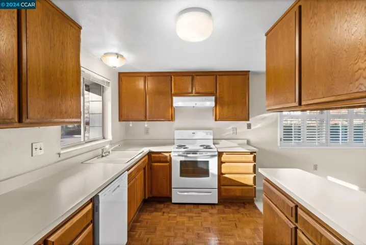 369 Twin Lakes Dr, Santa Rosa, California 95409-6444