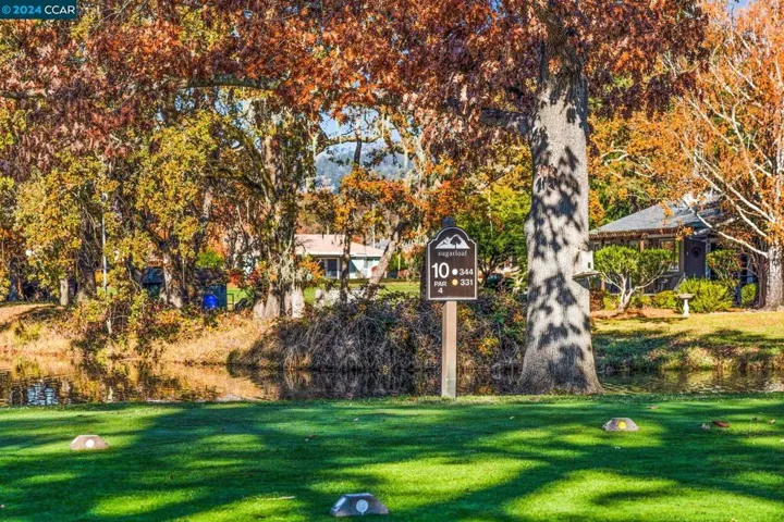 369 Twin Lakes Dr, Santa Rosa, California 95409-6444