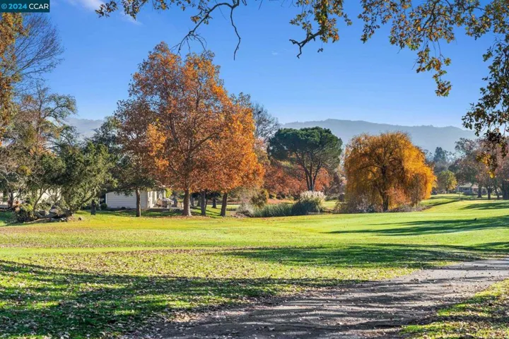 369 Twin Lakes Dr, Santa Rosa, California 95409-6444