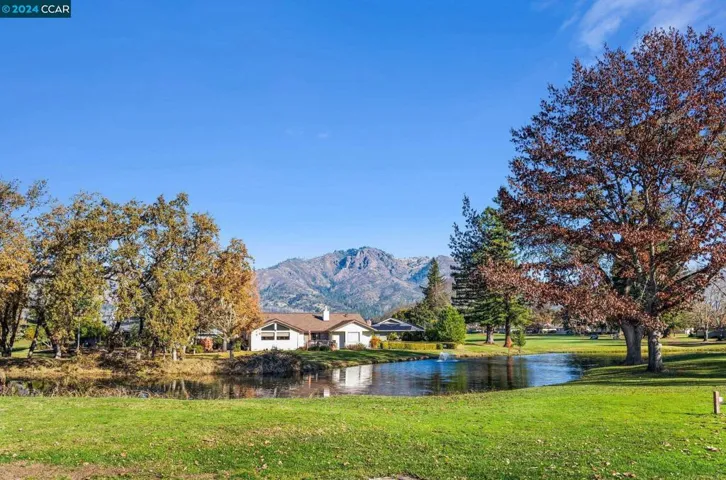 369 Twin Lakes Dr, Santa Rosa, California 95409-6444