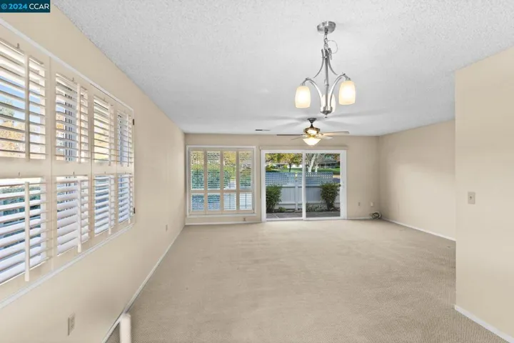 369 Twin Lakes Dr, Santa Rosa, California 95409-6444