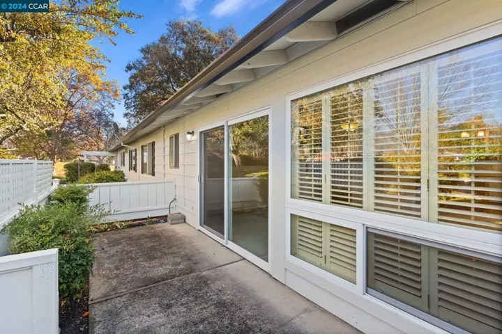369 Twin Lakes Dr, Santa Rosa, California 95409-6444