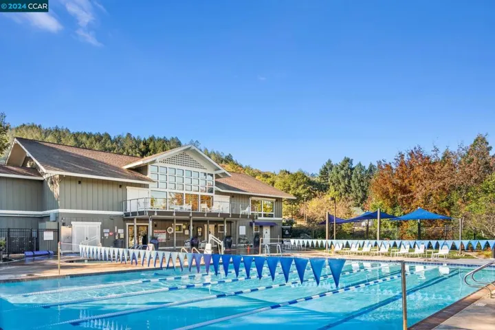 369 Twin Lakes Dr, Santa Rosa, California 95409-6444