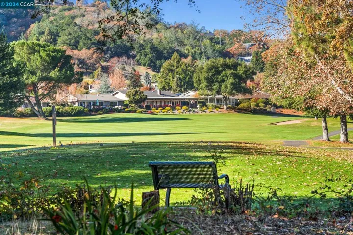 369 Twin Lakes Dr, Santa Rosa, California 95409-6444