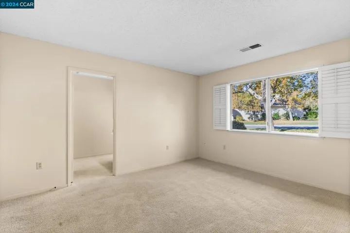 369 Twin Lakes Dr, Santa Rosa, California 95409-6444