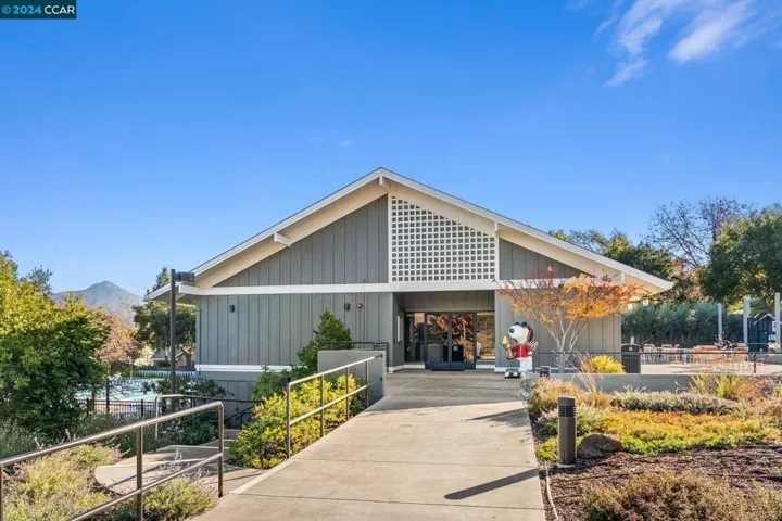 369 Twin Lakes Dr, Santa Rosa, California 95409-6444