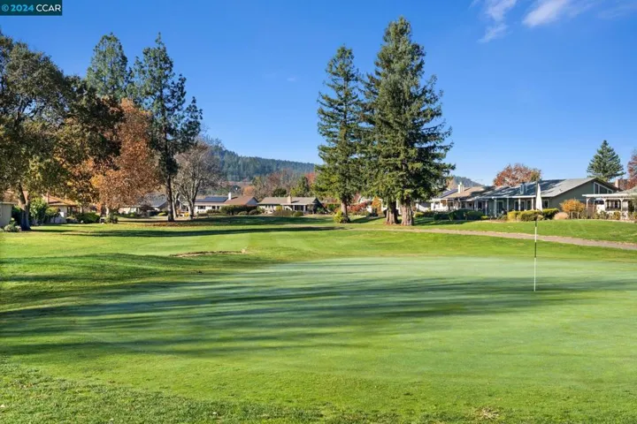 369 Twin Lakes Dr, Santa Rosa, California 95409-6444