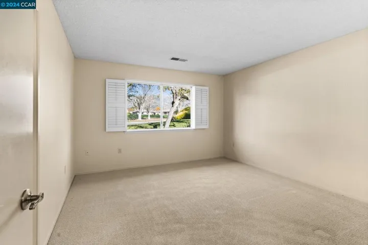 369 Twin Lakes Dr, Santa Rosa, California 95409-6444