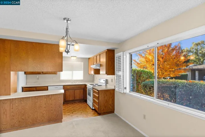 369 Twin Lakes Dr, Santa Rosa, California 95409-6444