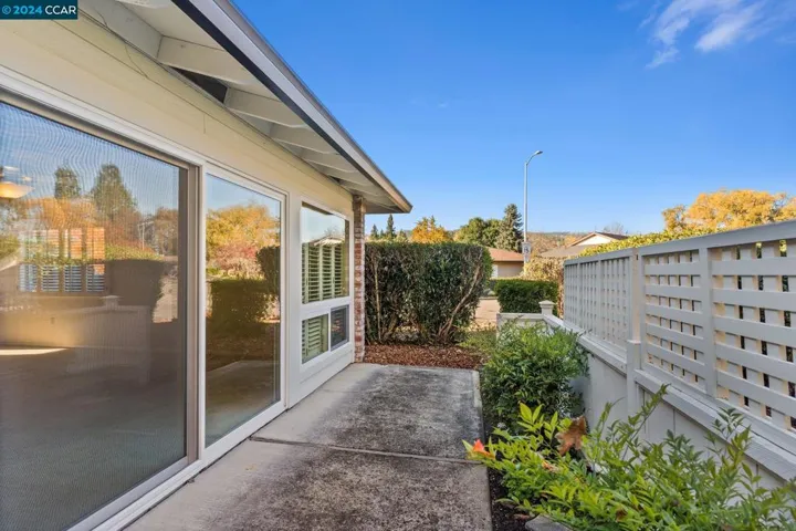 369 Twin Lakes Dr, Santa Rosa, California 95409-6444