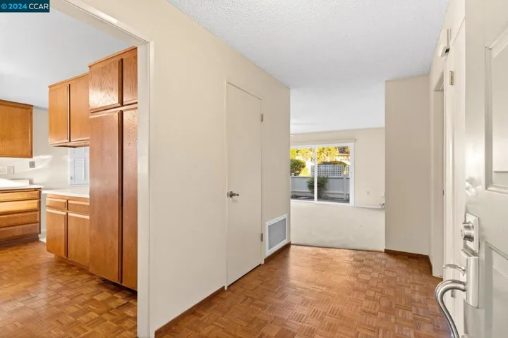 369 Twin Lakes Dr, Santa Rosa, California 95409-6444