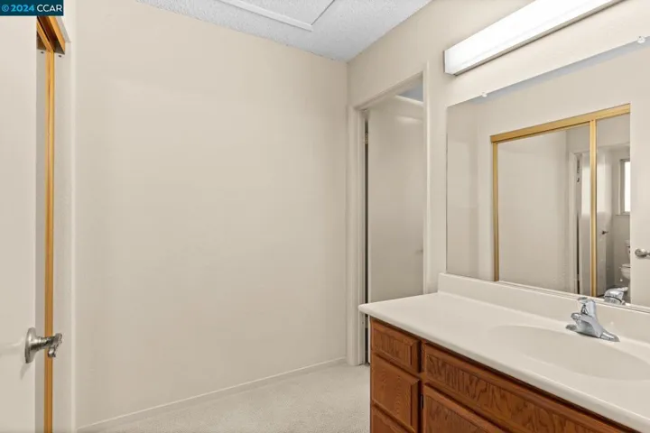 369 Twin Lakes Dr, Santa Rosa, California 95409-6444