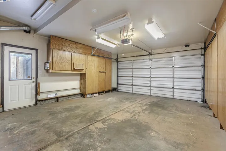 2-car with built-in cabinets