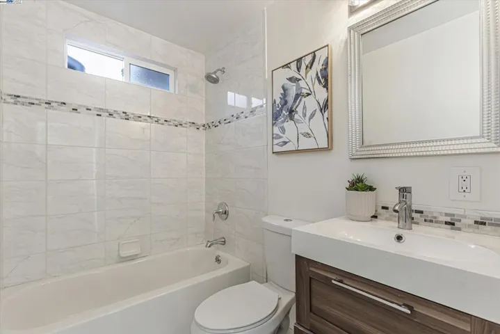 downstairs, full bathroom with tub