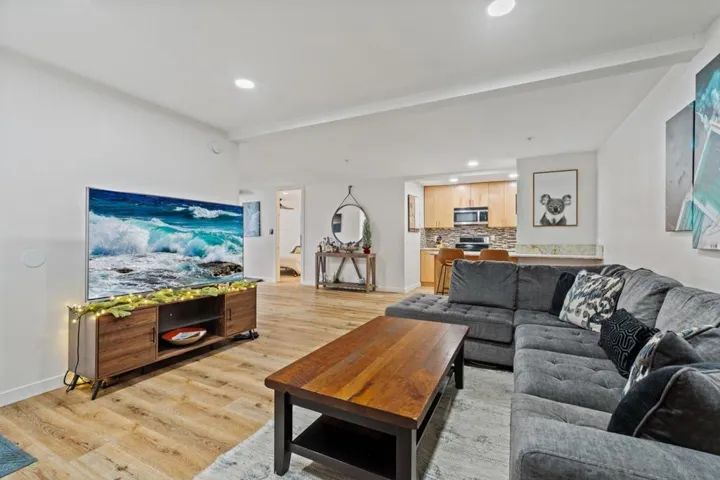 727 Sapphire Street 201, San Diego, California 92109