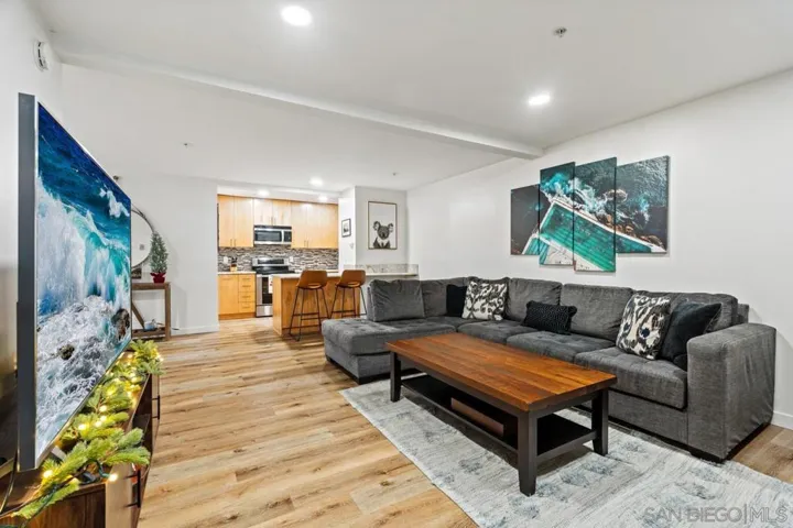 727 Sapphire Street 201, San Diego, California 92109