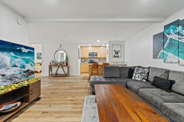 727 Sapphire Street 201, San Diego, California 92109
