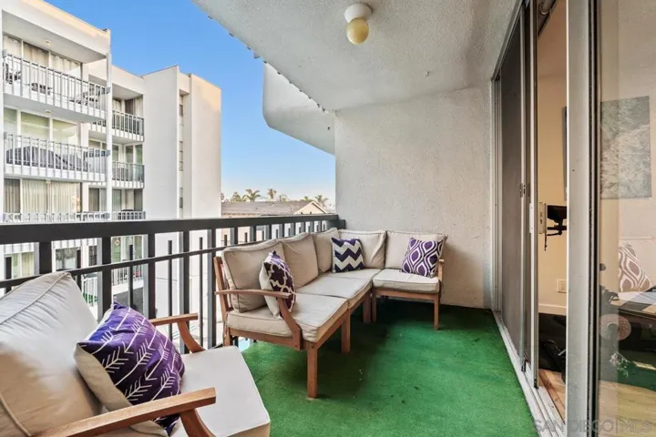 727 Sapphire Street 201, San Diego, California 92109