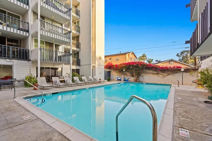 727 Sapphire Street 201, San Diego, California 92109