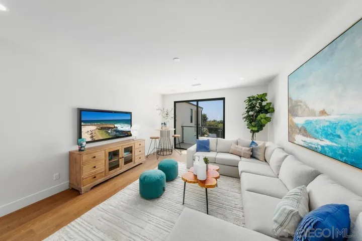 Upstairs Family Room with Ocean View Deck