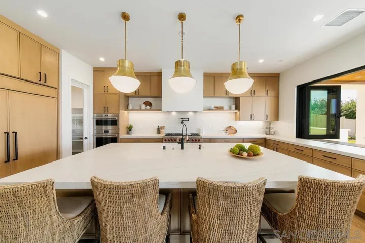 2924 Highland Dr., Carlsbad, California 92008