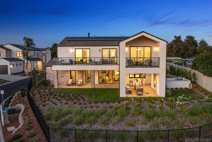 2924 Highland Dr., Carlsbad, California 92008