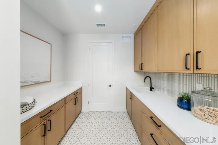 2924 Highland Dr., Carlsbad, California 92008