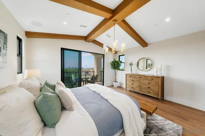 2924 Highland Dr., Carlsbad, California 92008