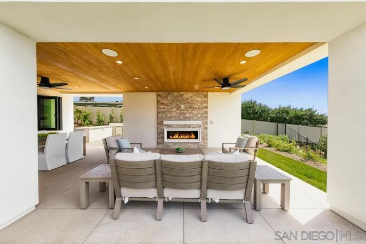 2924 Highland Dr., Carlsbad, California 92008