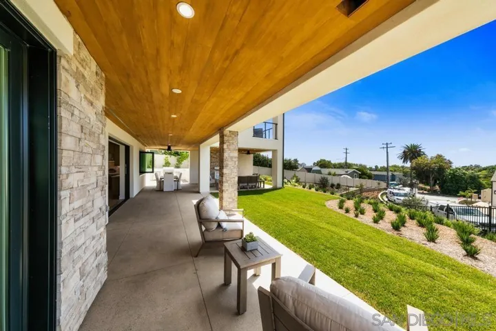 2924 Highland Dr., Carlsbad, California 92008