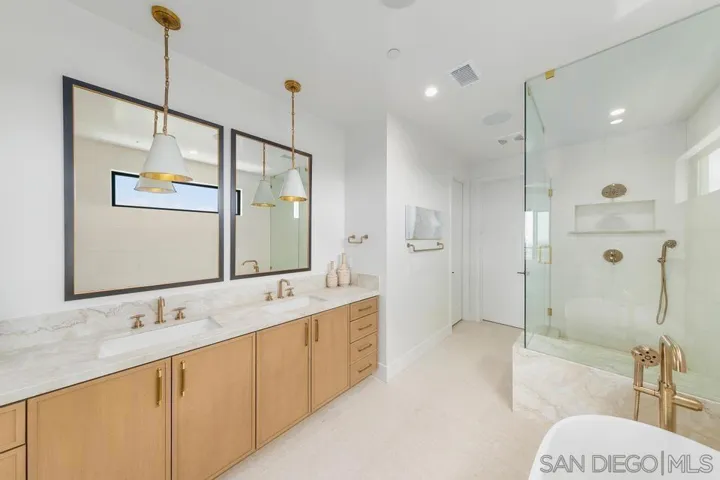 2924 Highland Dr., Carlsbad, California 92008