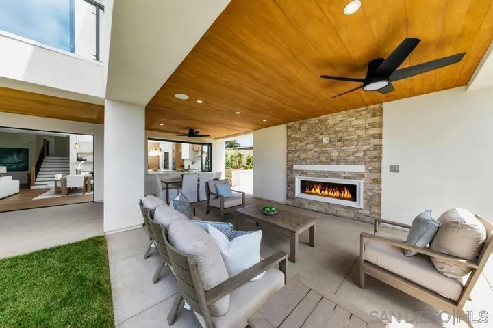 2924 Highland Dr., Carlsbad, California 92008
