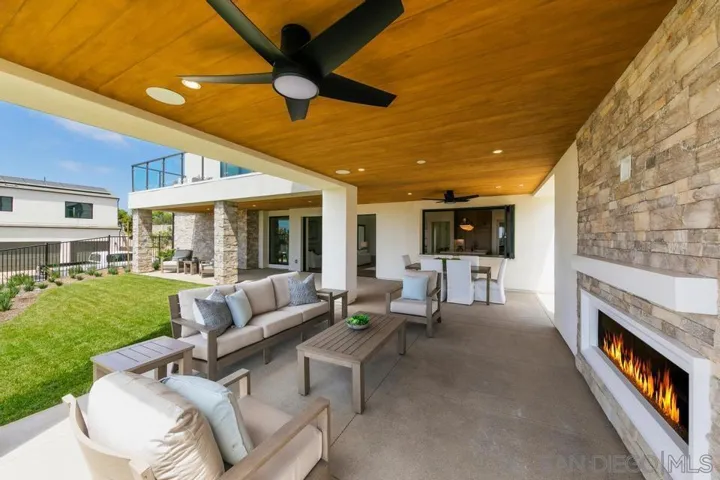 2924 Highland Dr., Carlsbad, California 92008