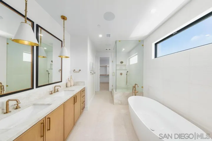 2924 Highland Dr., Carlsbad, California 92008